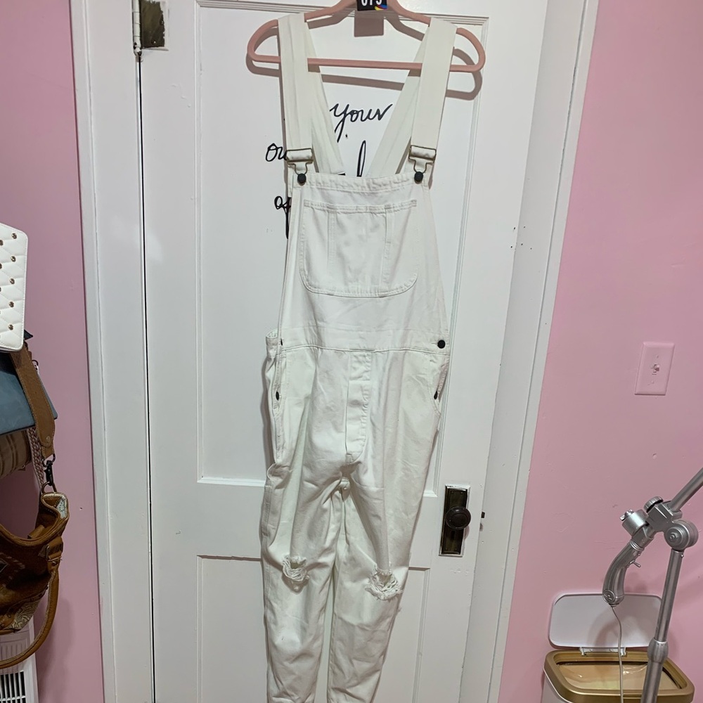 no, with tags, Sandine rose white overalls
Size large